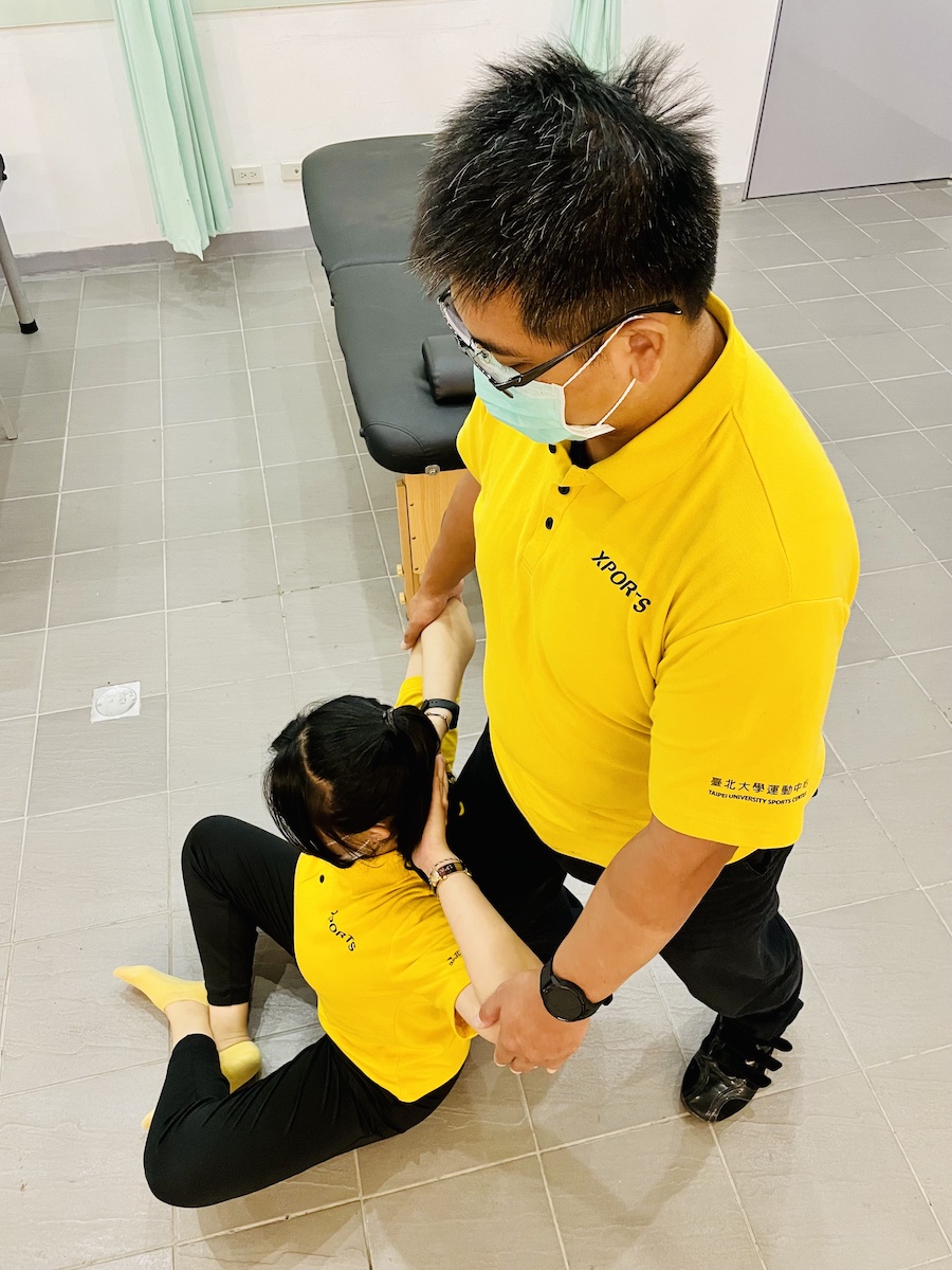 雙人防護伸展操-坐姿