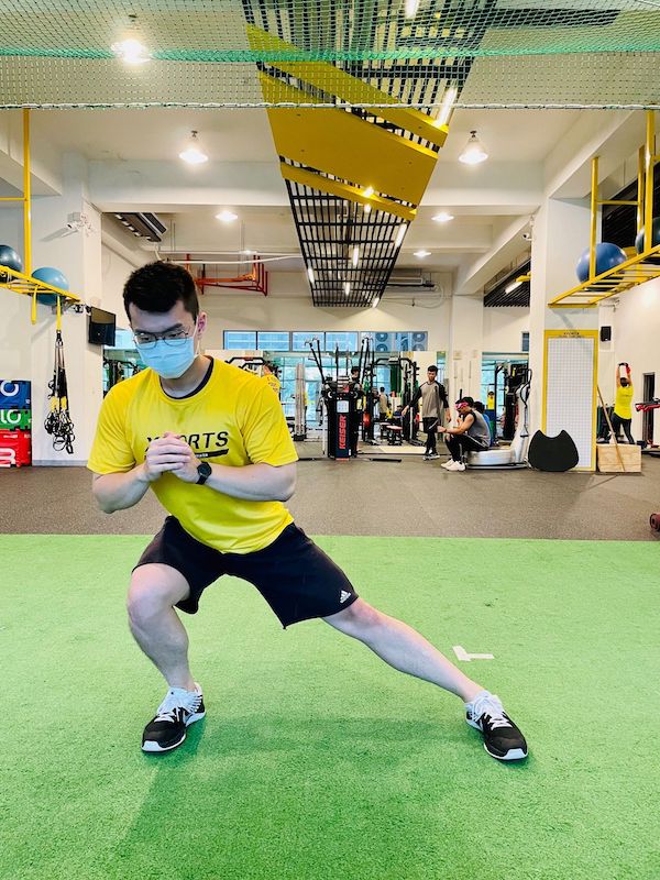 哨聲響起-足球-分腿蹲 Lateral Squat-02