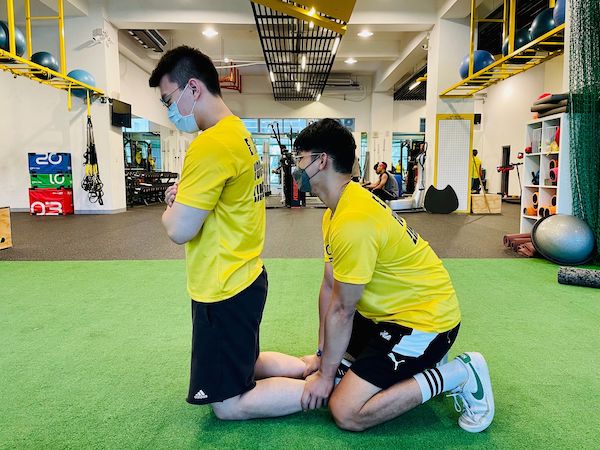 哨聲響起-足球-北歐後勾腿 Nordic Hamstring Curl-01