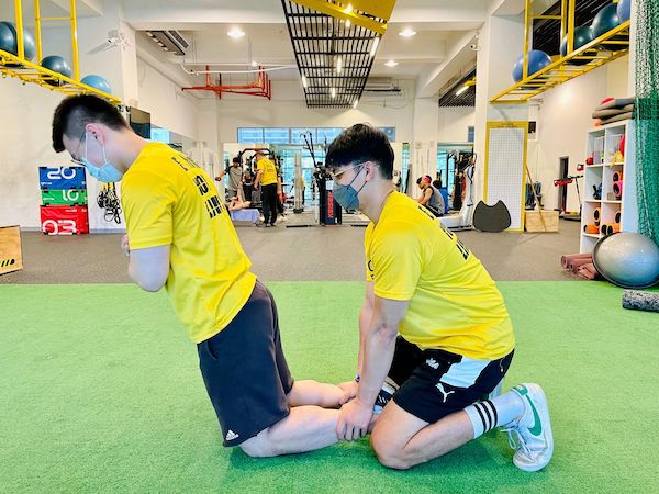 哨聲響起-足球-北歐後勾腿 Nordic Hamstring Curl-02