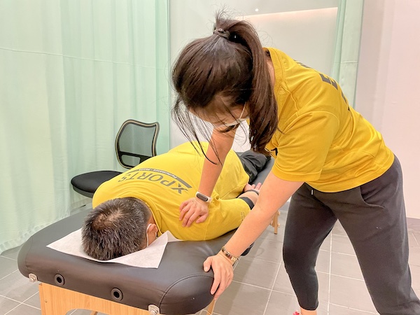 雙人按摩術-肩頸痠痛-三角肌