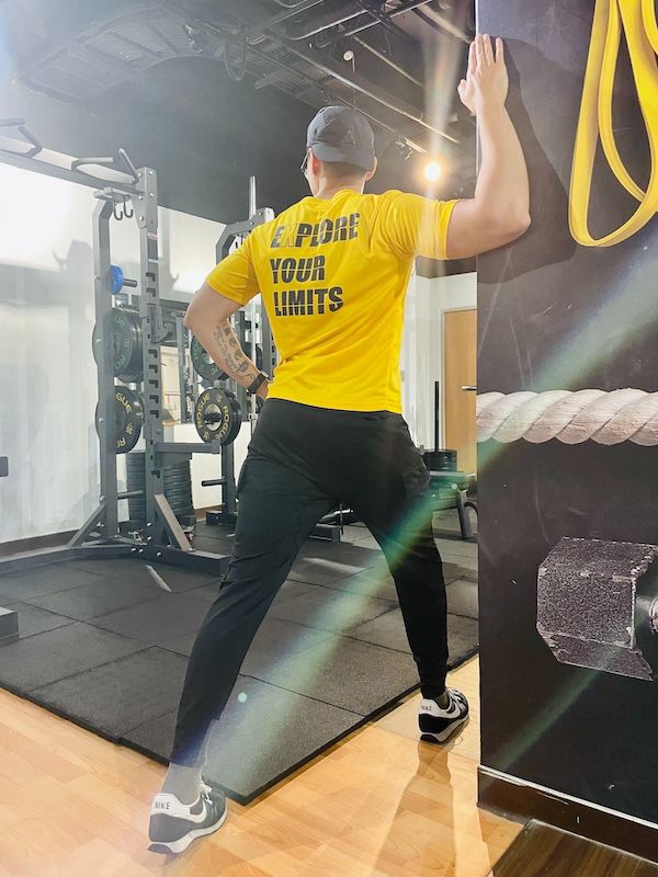 聖誕老人-筋膜放鬆術-長途駕駛-柱體牆面-2