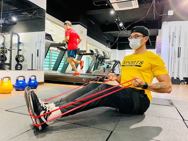 彈力帶訓練-背肌功能-坐姿划船-2