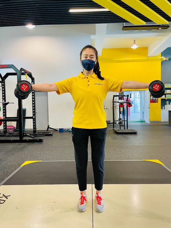 五十肩-重訓-肩膀-背-啞鈴側平舉-02