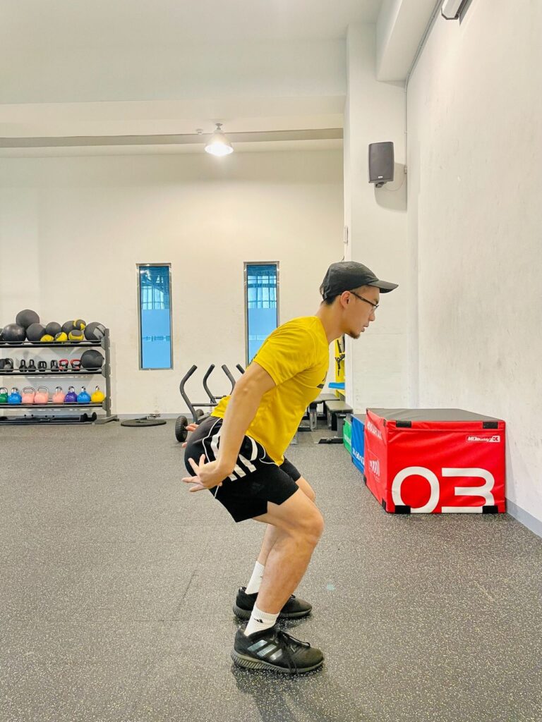 其實不管任何運動類型,決大部分都會有反應肌力(爆發力訓練)的需求。像是桌球、羽球並不需要慢速力量的生成,而著重於快速力量。要求的反應速度得非常的迅速。