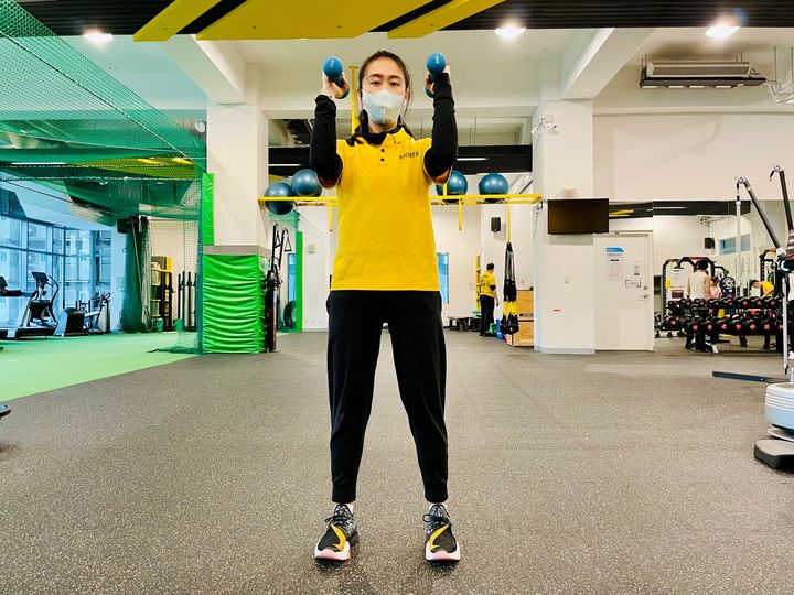 你聽過肌少症這個名詞嗎?這種這幢較常出現在不常運動的年輕女性,或是不常運動的長輩族群。檢測自身有無肌少症的辦法很簡單,如果你發現拇指跟食指圈起來無法包住,或是剛好可以包覆住小腿肚,那就表示肌肉發育正常。反之手指包住小腿仍有部分空間的話,這代表肌少症發生在你身上的機會非常高。