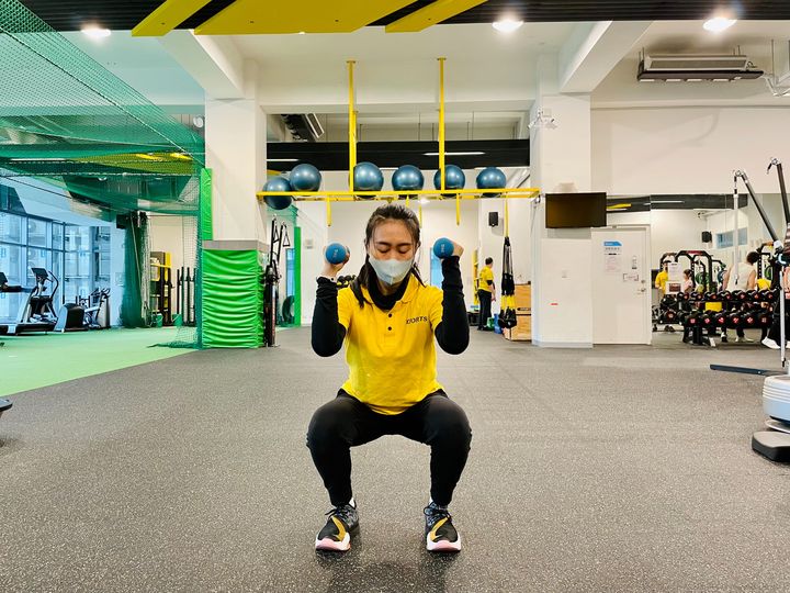 你聽過肌少症這個名詞嗎?這種這幢較常出現在不常運動的年輕女性,或是不常運動的長輩族群。檢測自身有無肌少症的辦法很簡單,如果你發現拇指跟食指圈起來無法包住,或是剛好可以包覆住小腿肚,那就表示肌肉發育正常。反之手指包住小腿仍有部分空間的話,這代表肌少症發生在你身上的機會非常高。