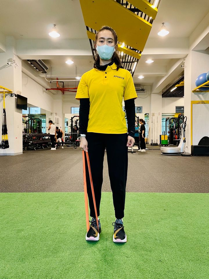 你聽過肌少症這個名詞嗎?這種這幢較常出現在不常運動的年輕女性,或是不常運動的長輩族群。檢測自身有無肌少症的辦法很簡單,如果你發現拇指跟食指圈起來無法包住,或是剛好可以包覆住小腿肚,那就表示肌肉發育正常。反之手指包住小腿仍有部分空間的話,這代表肌少症發生在你身上的機會非常高。