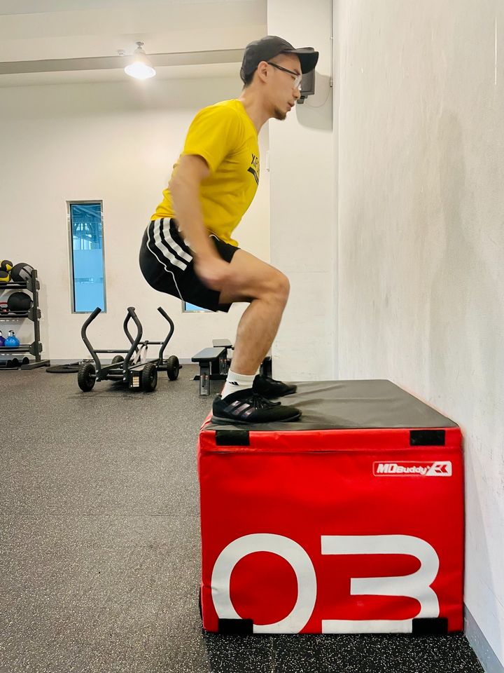 其實不管任何運動類型,決大部分都會有反應肌力(爆發力訓練)的需求。像是桌球、羽球並不需要慢速力量的生成,而著重於快速力量。要求的反應速度得非常的迅速。