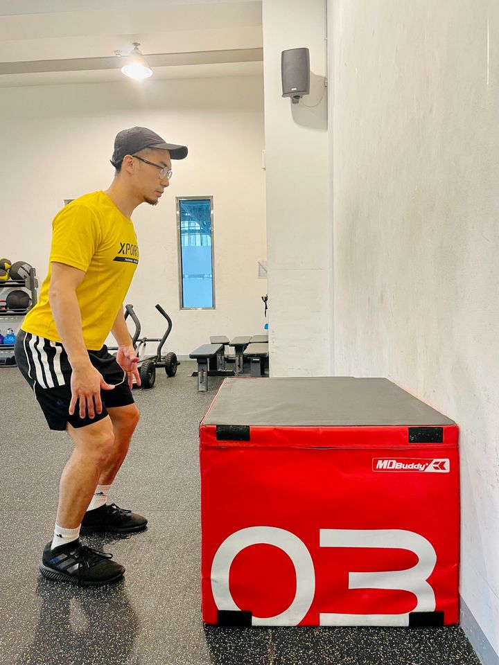 其實不管任何運動類型,決大部分都會有反應肌力(爆發力訓練)的需求。像是桌球、羽球並不需要慢速力量的生成,而著重於快速力量。要求的反應速度得非常的迅速。