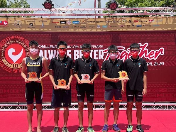 針對12歲以上和社會人士，若有志挑戰鐵人三項，那台北大學 <XPORTS 游泳學院> 的大鐵人訓練班將是你的指引明燈。對於想要增進游泳技術的鐵友，也能透過團練來精進泳技。