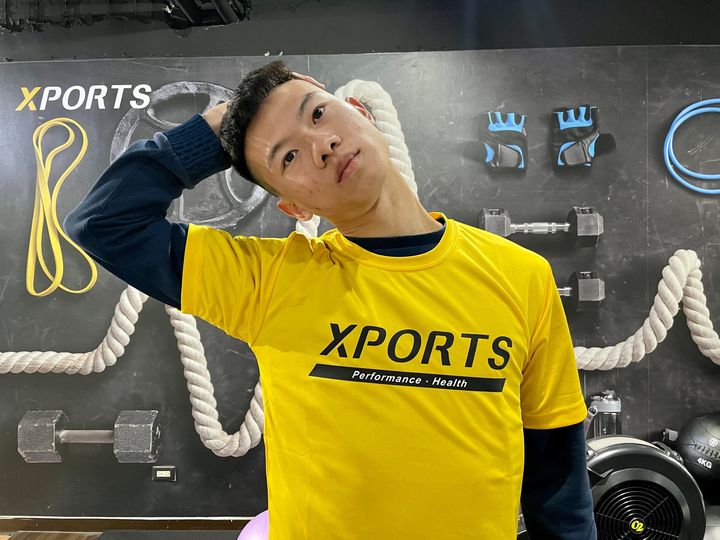 跑步後做收操是為了幫助身體恢復正常狀態，減少跑步帶來的壓力和疲勞。收操可以使肌肉放鬆，促進血液循環，消除乳酸和其他代謝物質，以及預防肌肉和關節的傷害。

