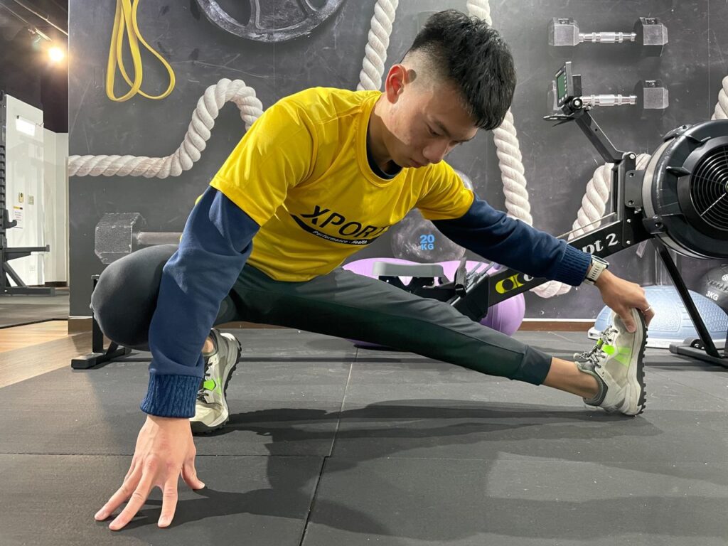 跑步後做收操是為了幫助身體恢復正常狀態，減少跑步帶來的壓力和疲勞。收操可以使肌肉放鬆，促進血液循環，消除乳酸和其他代謝物質，以及預防肌肉和關節的傷害。