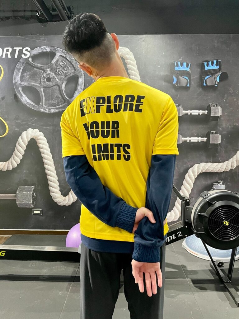 跑步後做收操是為了幫助身體恢復正常狀態，減少跑步帶來的壓力和疲勞。收操可以使肌肉放鬆，促進血液循環，消除乳酸和其他代謝物質，以及預防肌肉和關節的傷害。