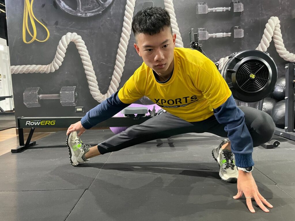 跑步後做收操是為了幫助身體恢復正常狀態，減少跑步帶來的壓力和疲勞。收操可以使肌肉放鬆，促進血液循環，消除乳酸和其他代謝物質，以及預防肌肉和關節的傷害。