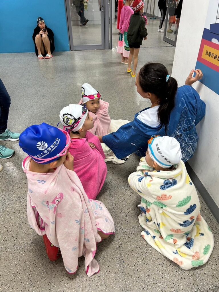 第三屆 XPORTS盃游泳分齡邀請賽前些日子風光落幕，主辦方不但提供完善親切的服務，更帶給小朋友和家長連兩天優質的賽事體驗，可說是場不可多得的難得游泳活動