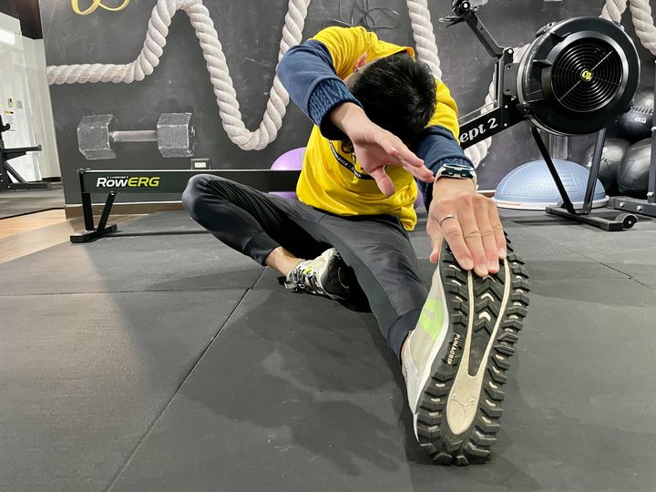 跑步後做收操是為了幫助身體恢復正常狀態，減少跑步帶來的壓力和疲勞。收操可以使肌肉放鬆，促進血液循環，消除乳酸和其他代謝物質，以及預防肌肉和關節的傷害。