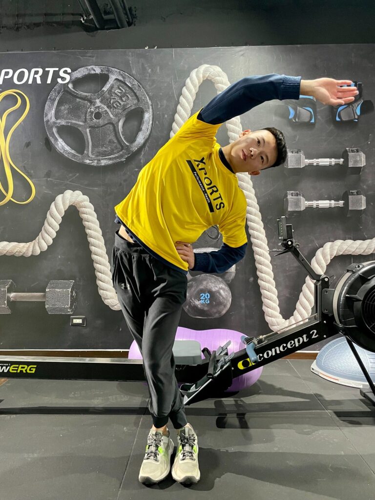 跑步後做收操是為了幫助身體恢復正常狀態，減少跑步帶來的壓力和疲勞。收操可以使肌肉放鬆，促進血液循環，消除乳酸和其他代謝物質，以及預防肌肉和關節的傷害。