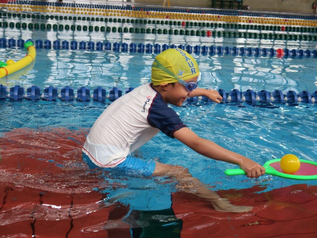 口碑極佳的 XPORTS 水上嘉年華又來囉！游泳學院舉辦的這場充滿歡樂氣氛的水上活動，不但設計出精采豐富的水上關卡，並且結合時事讓小朋友共同組隊闖關。

