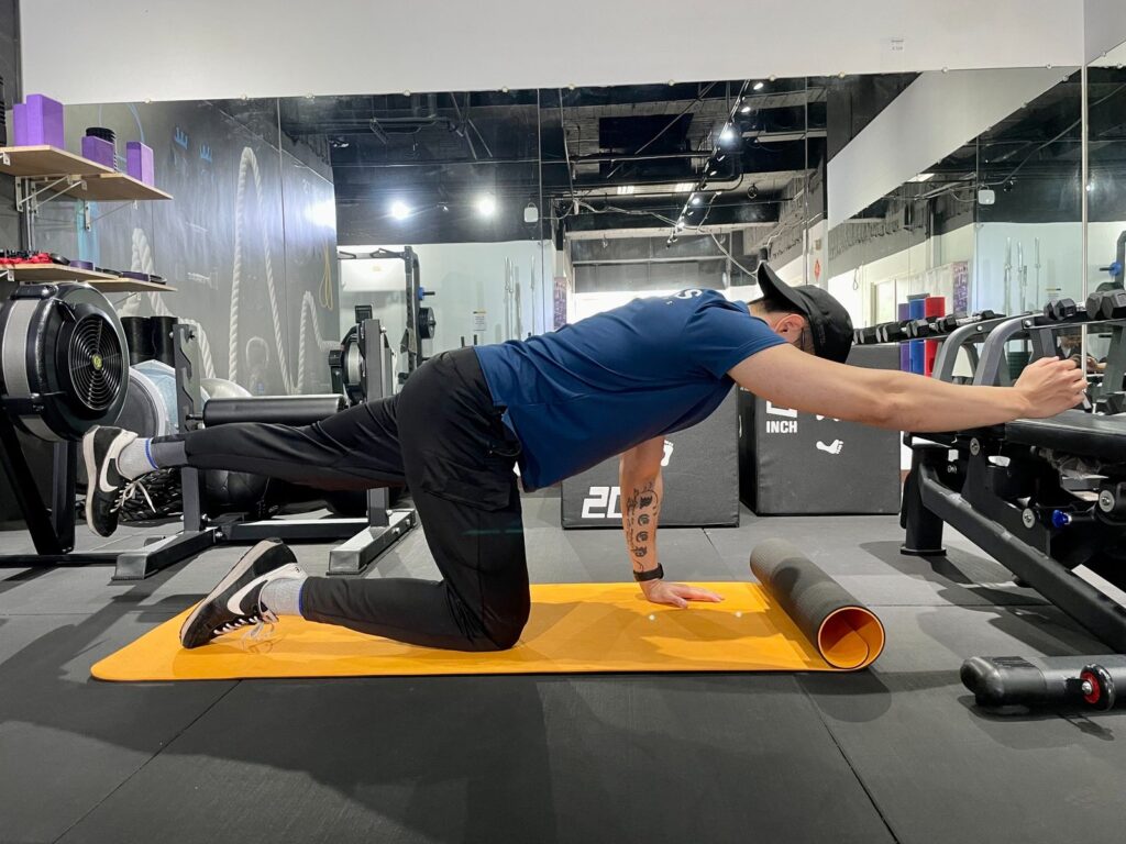 做大肌肉群的發力動作時，必須在核心穩定的前提下，才可以讓其他肌訓群發揮最大的輸出。所以核心運動的時間相當長，如果不夠強壯就會造成其他肌肉群的代償問題！