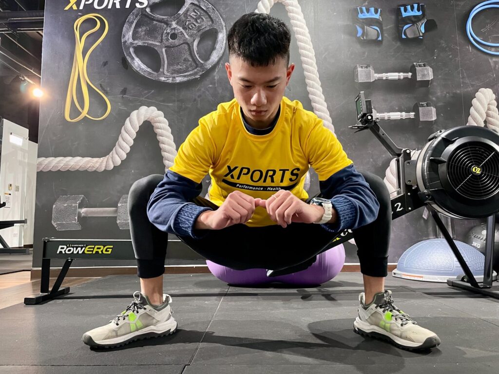 跑步後做收操是為了幫助身體恢復正常狀態，減少跑步帶來的壓力和疲勞。收操可以使肌肉放鬆，促進血液循環，消除乳酸和其他代謝物質，以及預防肌肉和關節的傷害。