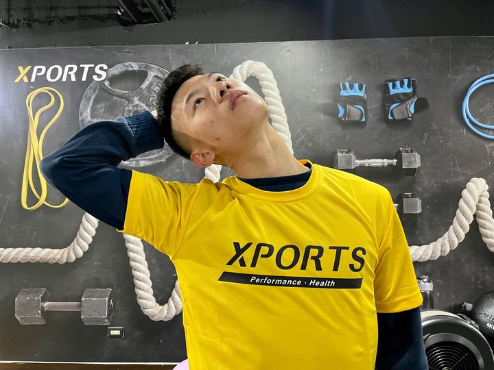 跑步後做收操是為了幫助身體恢復正常狀態，減少跑步帶來的壓力和疲勞。收操可以使肌肉放鬆，促進血液循環，消除乳酸和其他代謝物質，以及預防肌肉和關節的傷害。