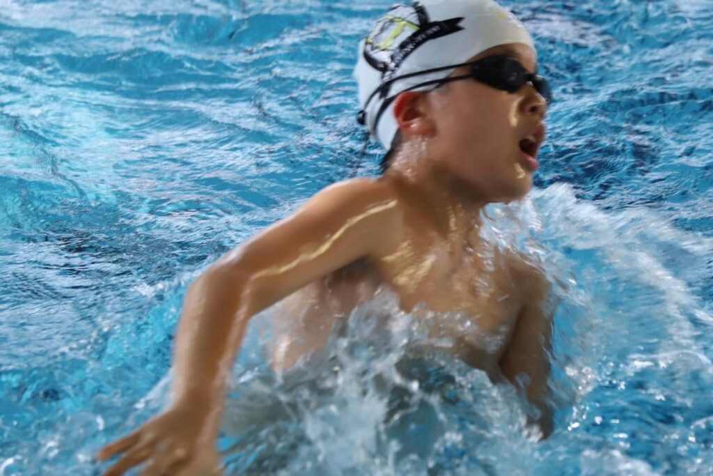 第三屆 XPORTS盃游泳分齡邀請賽前些日子風光落幕，主辦方不但提供完善親切的服務，更帶給小朋友和家長連兩天優質的賽事體驗，可說是場不可多得的難得游泳活動