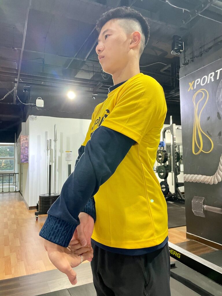 跑步後做收操是為了幫助身體恢復正常狀態，減少跑步帶來的壓力和疲勞。收操可以使肌肉放鬆，促進血液循環，消除乳酸和其他代謝物質，以及預防肌肉和關節的傷害。