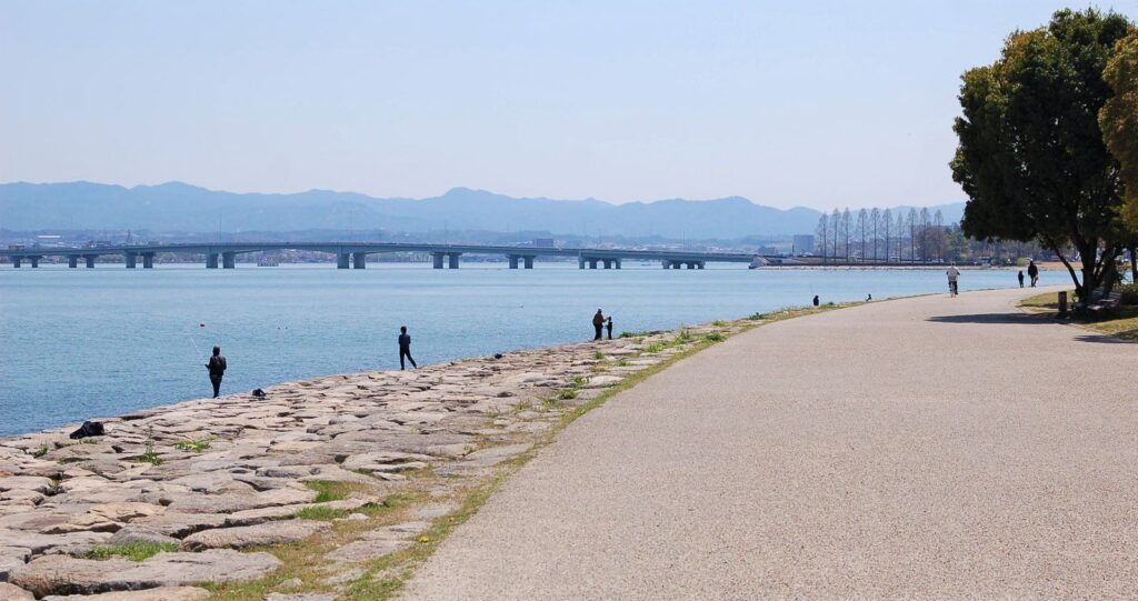 琵琶湖的路況相對平緩，不需要攀爬大山，路線起伏也不超過海拔150公尺。當然，湖面廣闊的特點就是偶有逆風的情況必須面對，但這也算是挑戰自我的一個環節。