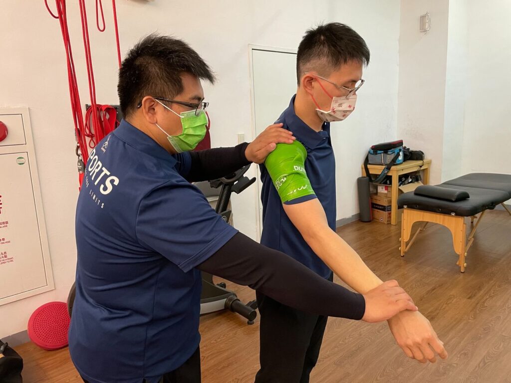 暱稱巫毒帶的FLOSSBAND功能性加壓帶利用很簡單的器材道具和專業手法，來達到舒緩和傷害放鬆的防護效果。至於究竟在什麼時候可以使用，同時幫助運動後的恢復呢？