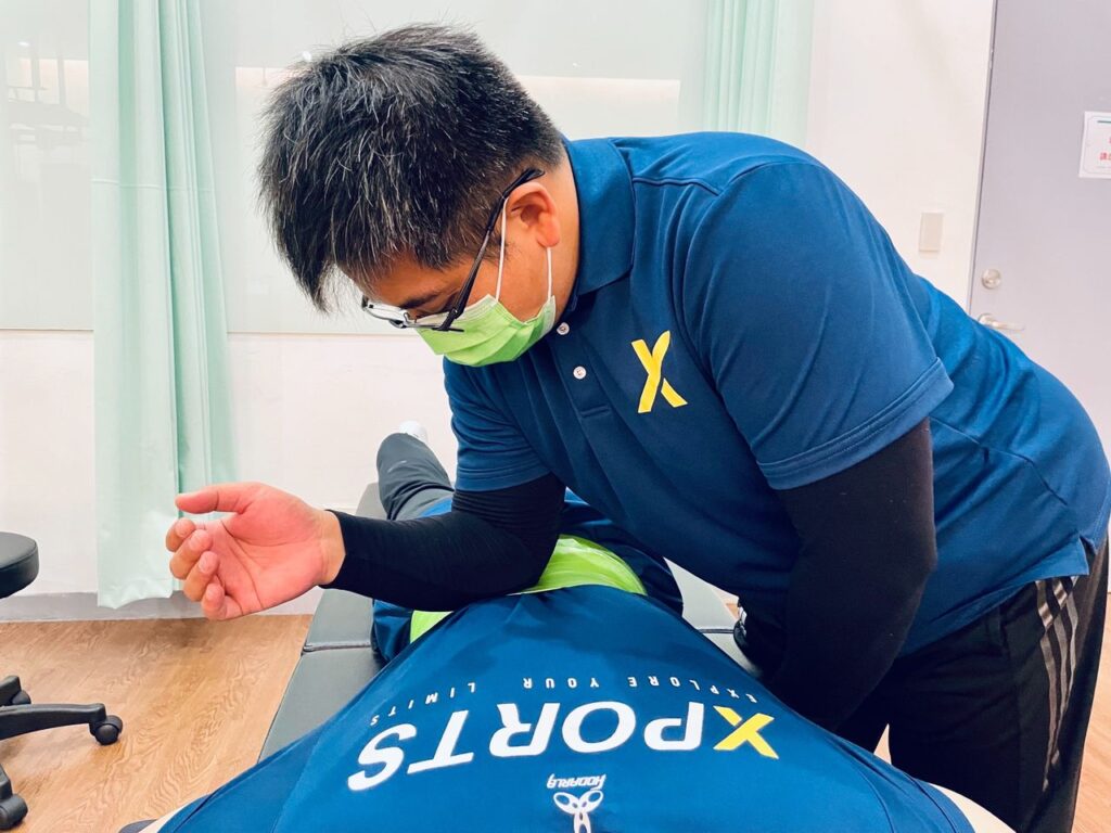 暱稱巫毒帶的FLOSSBAND功能性加壓帶利用很簡單的器材道具和專業手法，來達到舒緩和傷害放鬆的防護效果。至於究竟在什麼時候可以使用，同時幫助運動後的恢復呢？