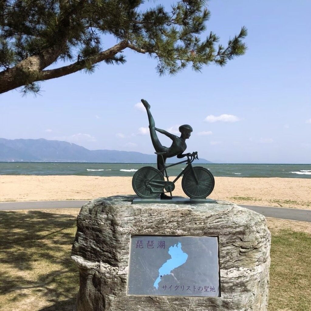 琵琶湖的路況相對平緩，不需要攀爬大山，路線起伏也不超過海拔150公尺。當然，湖面廣闊的特點就是偶有逆風的情況必須面對，但這也算是挑戰自我的一個環節。