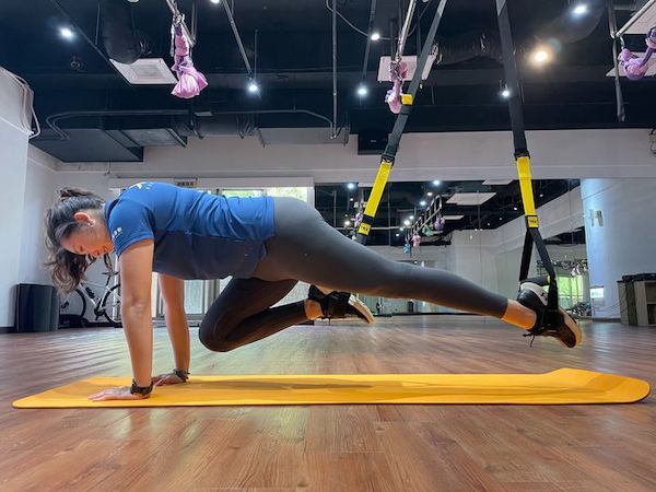 TRX懸吊式阻抗訓練最早是美軍海豹突擊隊使用的軍事練習器材。其獨特之處在於繩索的不穩定性，利用身體重量作為阻力，透過調整角度以應對不同難度的訓練。