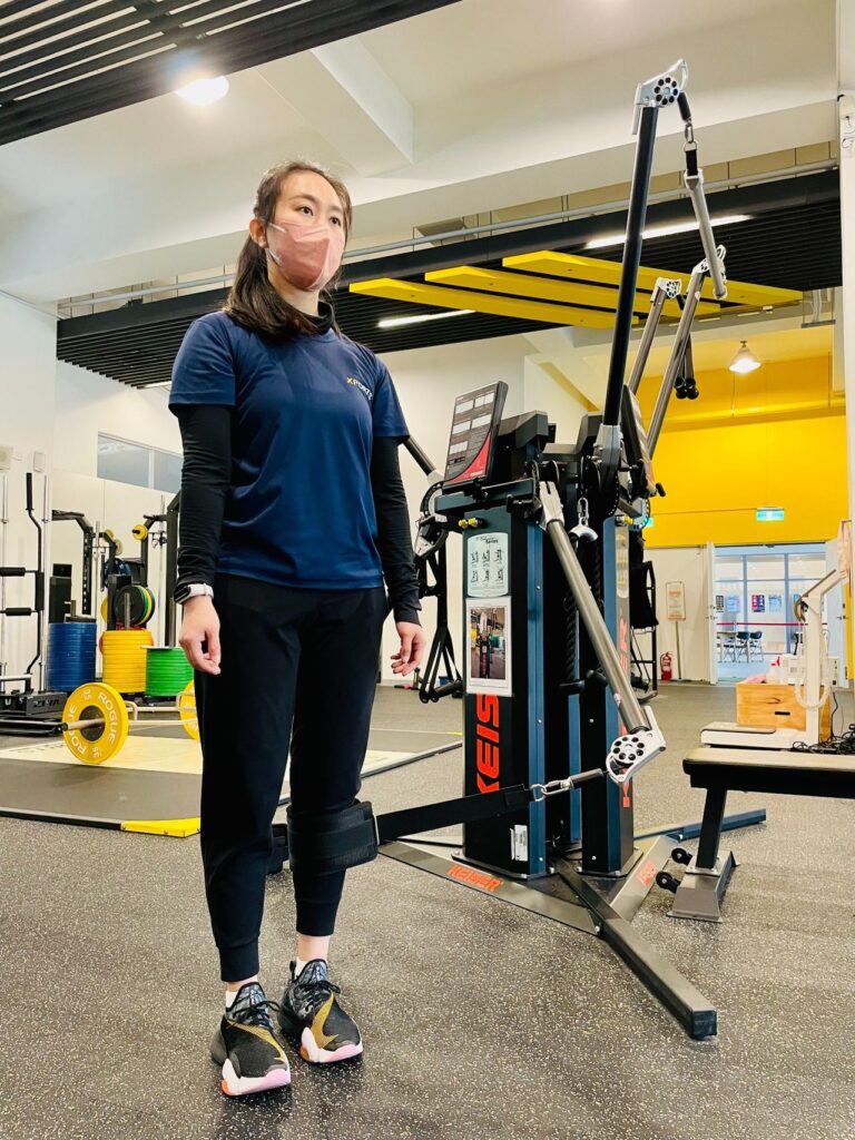 對於肌少症的人來說,常常會感到肌肉無力的狀態。日常生活中的一些動作可能越來越吃力,例如從坐位站立、擰開瓶蓋,甚至在搭乘捷運或公車時無法穩住把手而跌倒。