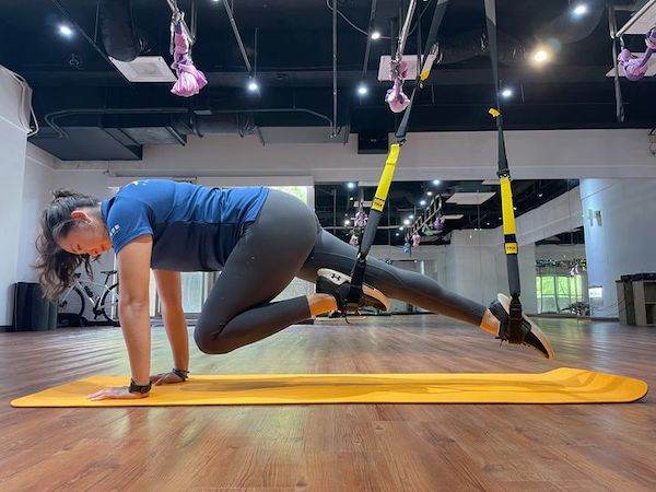 TRX懸吊式阻抗訓練最早是美軍海豹突擊隊使用的軍事練習器材。其獨特之處在於繩索的不穩定性，利用身體重量作為阻力，透過調整角度以應對不同難度的訓練。