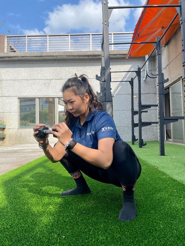 全身性的功能性運動，例如滑板、滑雪和衝浪等板類運動，都需要把重心壓下，依賴核心肌群的平衡和扭轉控板能力。而這些運動常使用到腹內外斜肌，藉此提供力量和維持深層肌肉的穩定性。