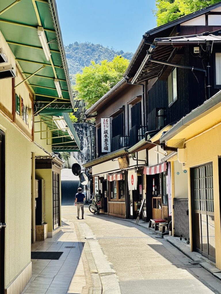 宮島一日遊-廣島-日本自由行-宮島表參道商店街