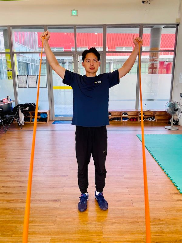 目前許多現役投手，包括大聯盟、日職和中華職棒的球員，在正式訓練之外，也會進行小肌肉群的鍛鍊作為投球前的熱身活動。而一套完整的彈力繩訓練計畫能為你帶來許多好處，對於加強小肌肉群的鍛鍊來說非常重要。