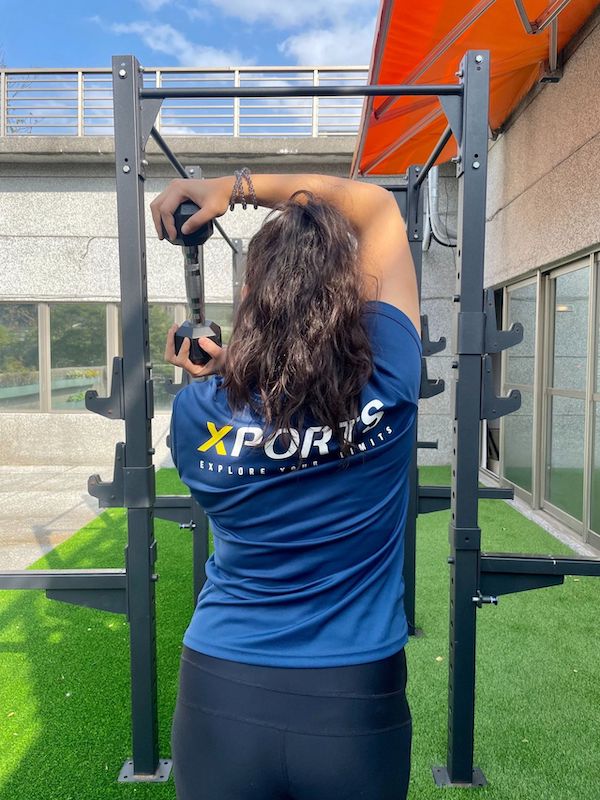 全身性的功能性運動，例如滑板、滑雪和衝浪等板類運動，都需要把重心壓下，依賴核心肌群的平衡和扭轉控板能力。而這些運動常使用到腹內外斜肌，藉此提供力量和維持深層肌肉的穩定性。