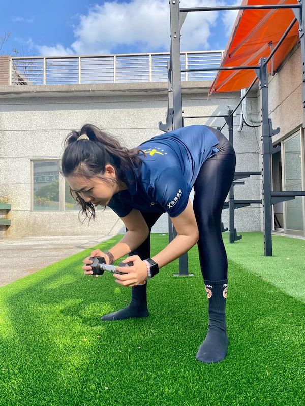 全身性的功能性運動，例如滑板、滑雪和衝浪等板類運動，都需要把重心壓下，依賴核心肌群的平衡和扭轉控板能力。而這些運動常使用到腹內外斜肌，藉此提供力量和維持深層肌肉的穩定性。