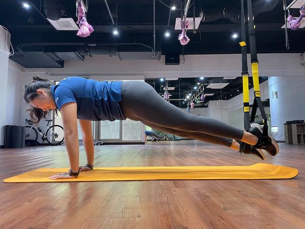 TRX懸吊式阻抗訓練最早是美軍海豹突擊隊使用的軍事練習器材。其獨特之處在於繩索的不穩定性，利用身體重量作為阻力，透過調整角度以應對不同難度的訓練。