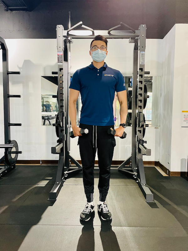 普通人對於重量訓練存在一個誤解,認為需要不斷增加負重才有效。然而如果關節的穩定性尚未達到良好狀態,就得需要先訓練關節的穩定性,以及確保運動軌道的正確範圍,這樣才能事半功倍,簡劭受傷的機率。