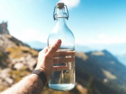 【計算機】估算你一天要喝多少水？