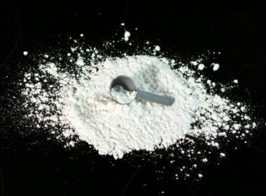 運動和蛋白質攝取對發炎性老化的影響是什麼？